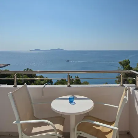 Pantheon Πανσιόν 3*